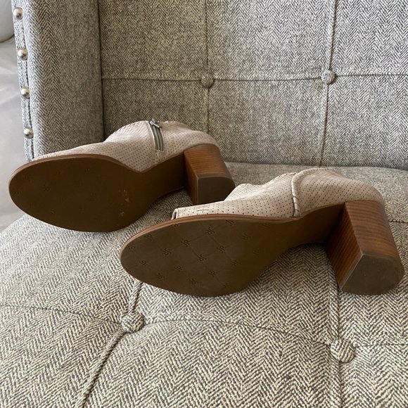 Jack Rodgers • Maya Peep Toe Bootie • Tan Suede - Picture 4 of 10